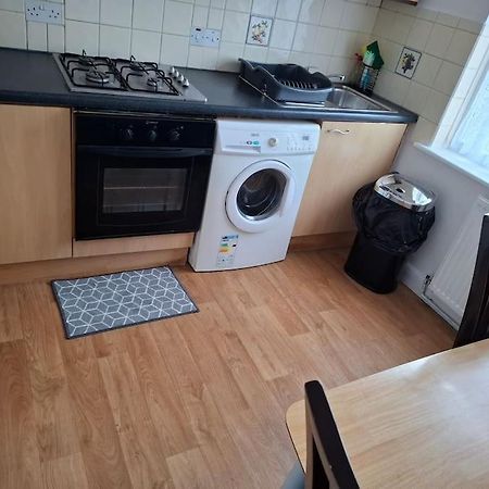 1 Bedroom Flat Near Heathrow Airport Feltham 외부 사진