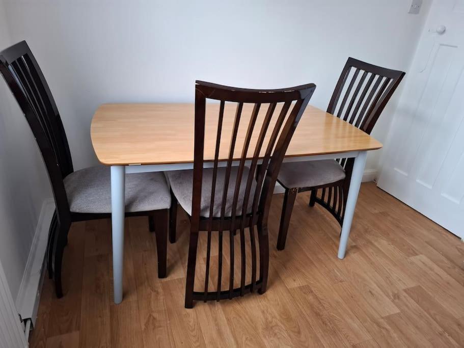 1 Bedroom Flat Near Heathrow Airport Feltham 외부 사진